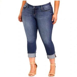TORRID Crop Boyfriend Jean - Vintage
Stretch Size 14 Medium Wash
